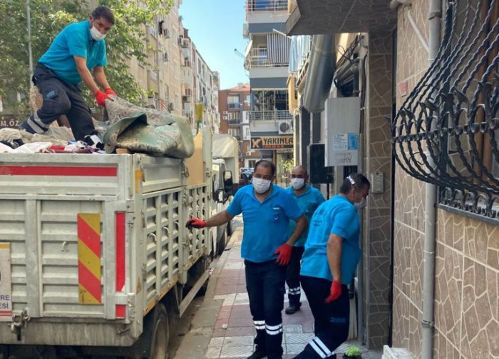 Alzheimer hastası adamın evinden 3 kamyon çöp çıktı