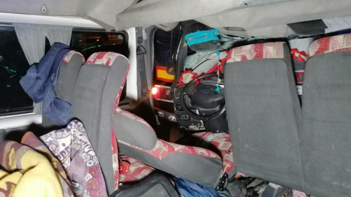 Mevsimlik tarım işçilerini taşıyan minibüs tıra arkadan çarptı: 2’si bebek 17 yaralı