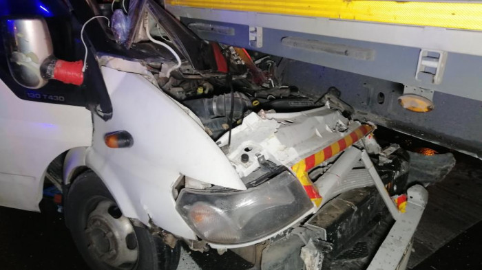 Mevsimlik tarım işçilerini taşıyan minibüs tıra arkadan çarptı: 2’si bebek 17 yaralı