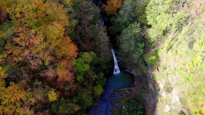 Kabaceviz Şelaleleri sonbaharda bir başka güzel