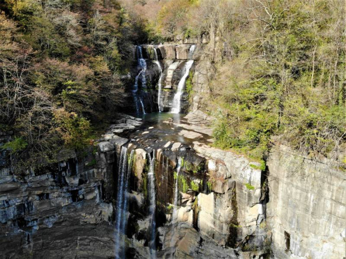 Kabaceviz Şelaleleri sonbaharda bir başka güzel