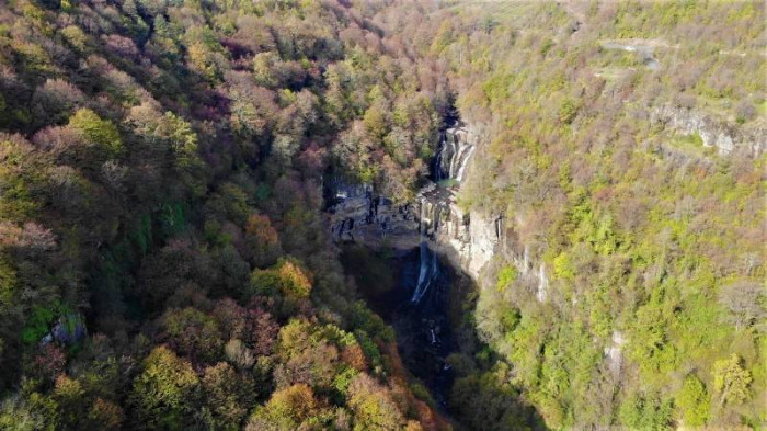 Kabaceviz Şelaleleri sonbaharda bir başka güzel