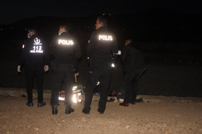 Boş arazide erkek cesedi bulundu