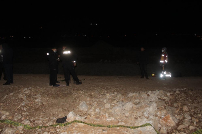 Boş arazide erkek cesedi bulundu