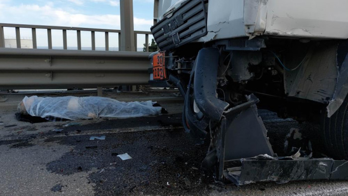 Akaryakıtı biten otomobile akaryakıt tankeri çarptı: 1 ölü, 3 yaralı