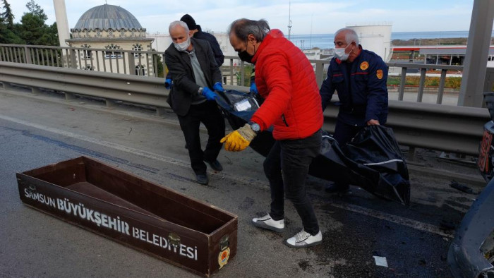 Akaryakıtı biten otomobile akaryakıt tankeri çarptı: 1 ölü, 3 yaralı