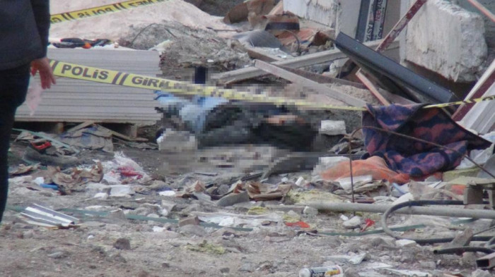  İnşaattan düşen işçi hayatını kaybetti