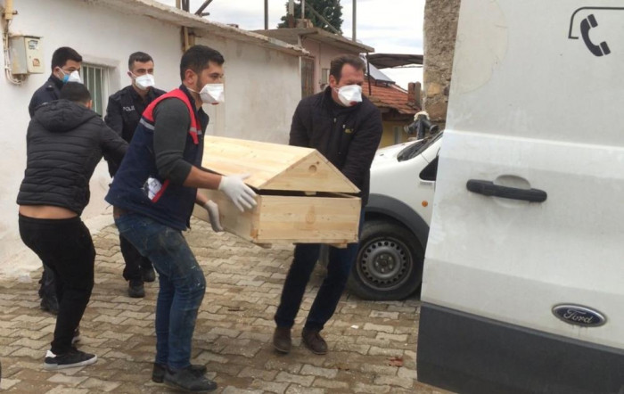 Yaşlı adam evinde ölü bulundu