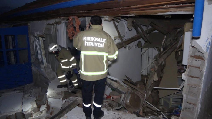 Tüp bomba gibi patladı, ev harabeye döndü