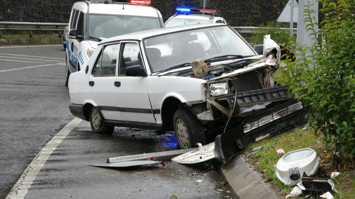 Patlayan lastik kazaya sebep oldu: 2 yaralı