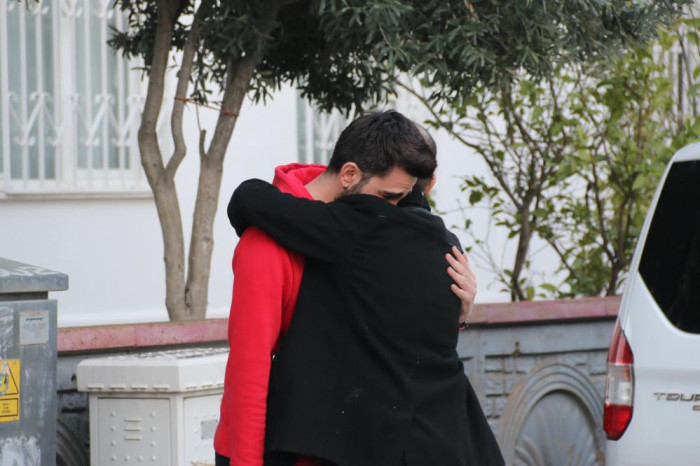 Haber alınamayan şahıs evinde ölü bulundu, arkadaşları gözyaşlarına boğuldu