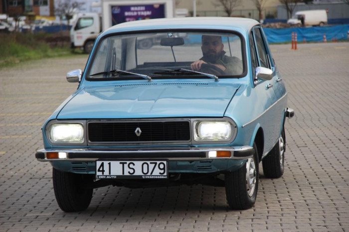 Dedesinden kalan yadigarı garajından çıkarmıyor