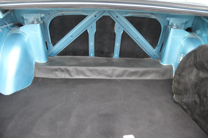 Dedesinden kalan yadigarı garajından çıkarmıyor