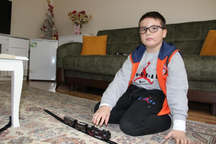 Köpek saldırısında ölümden dönen Mert: “Köpek görünce anne ve babamın arkasına saklanıyorum”