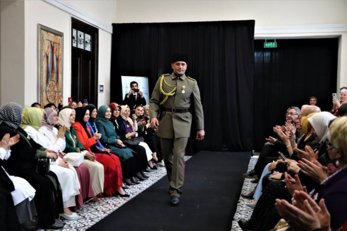 Osmanlı ve Selçuklu saray kıyafetleri bu defilede