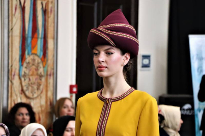 Osmanlı ve Selçuklu saray kıyafetleri bu defilede