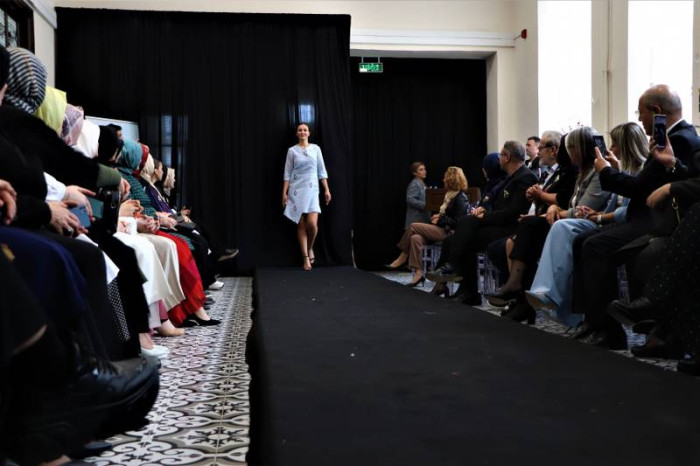 Osmanlı ve Selçuklu saray kıyafetleri bu defilede