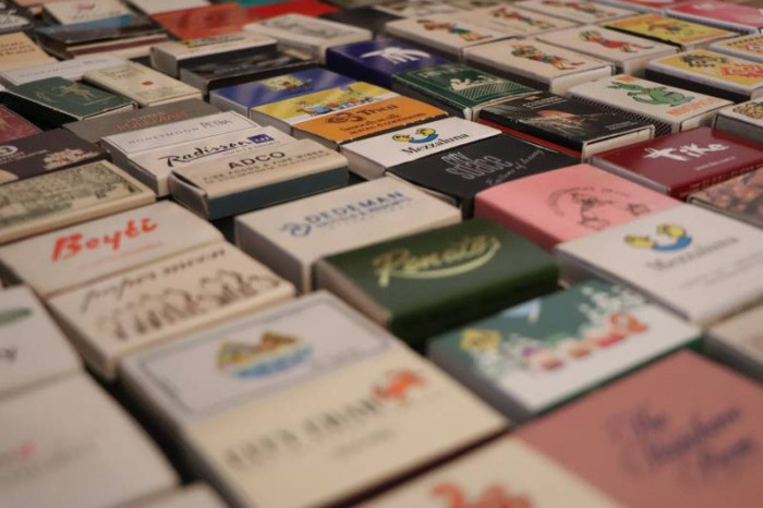 3 bin farklı çeşitten oluşan kibrit koleksiyonu