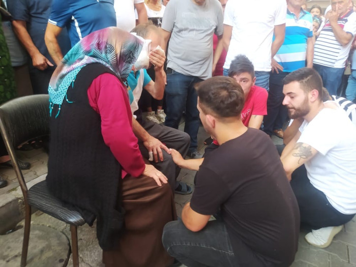 Komşusunun boğazını keserek öldüren genç yakalandı