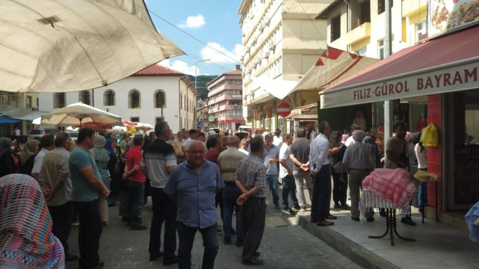 Komşusunun boğazını keserek öldüren genç yakalandı