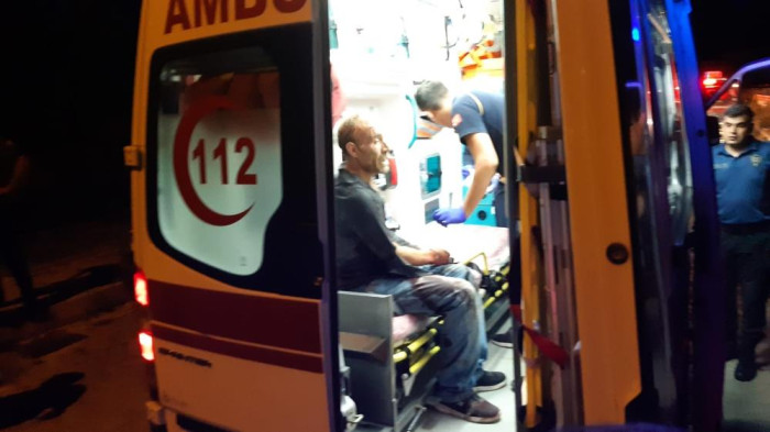 Kanlar içinde girdiği aparmandaki dairelerin zillerine basıp 'beni kurtarın' diye bağırdı