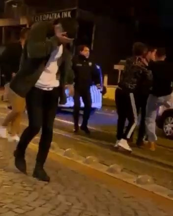 Kavga eden guruba biber gazlı müdahale