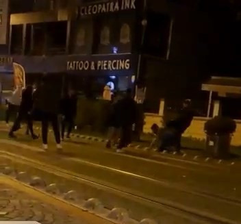 Kavga eden guruba biber gazlı müdahale