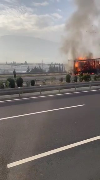 Otobanda hareketli saatler...Alev alev yandı