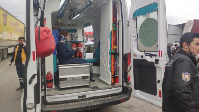 D-100’de halk otobüsü tıra çarptı: 7 yaralı