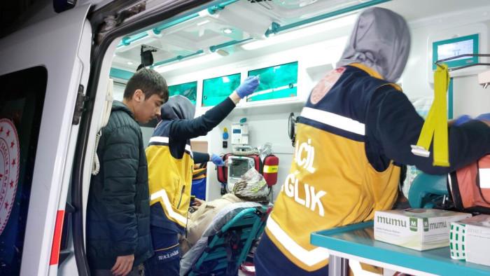 Yangında can pazarı: 20 kişi dumandan etkilendi