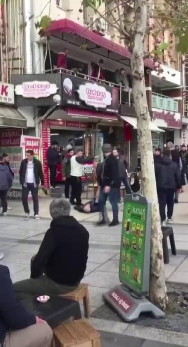  Annesini rahatsız ettiği iddiasıyla tartıştığı şahsı bıçaklamıştı: 13 yaşındaki çocuk tutuklandı