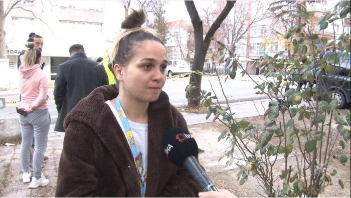 Yol ortasında eski eşine kurşun yağdırdı