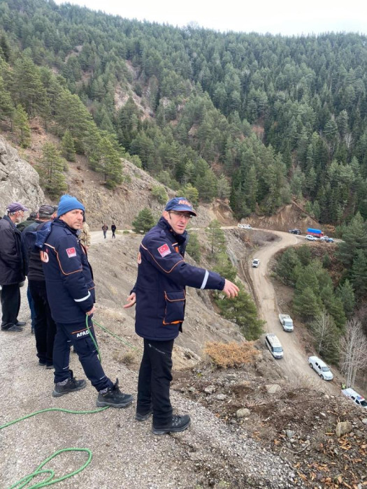 Artvin’de kayıp kamyonet sürücüsünün cesedi kaza yerinden 2 kilometre uzakta bulundu