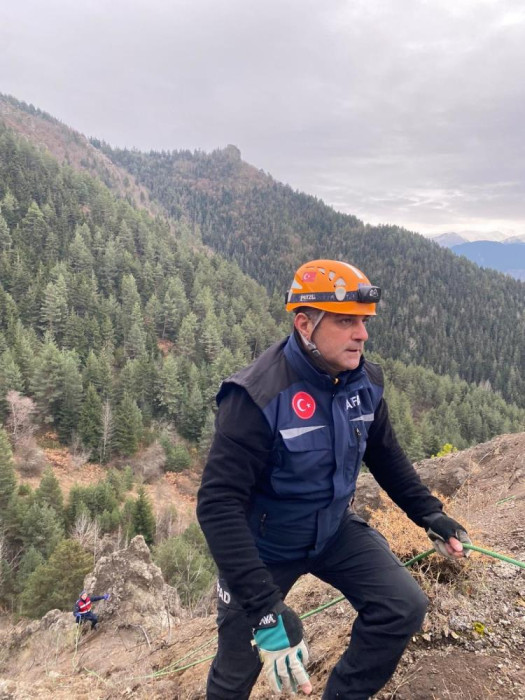 Artvin’de kayıp kamyonet sürücüsünün cesedi kaza yerinden 2 kilometre uzakta bulundu