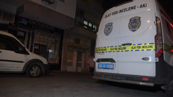 Bir çocuk annesi kadın evinde ölü bulundu