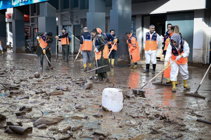 Cumhurbaşkanı Erdoğan, afetzede Zülfiye teyze ile telefonda görüştü