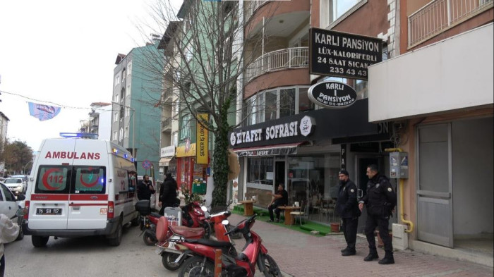 Yaşlı adam pansiyonda ölü bulundu