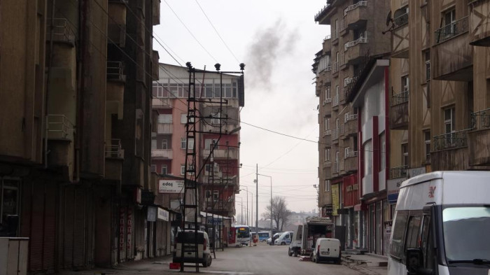 Bir il maskesiz dışarı çıkamıyor! Koronavirüsten değil