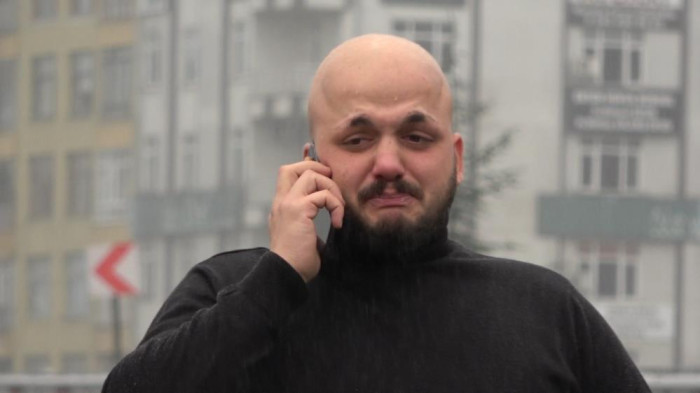  Takla atan araç 2 viyadük arasında askıda kaldı