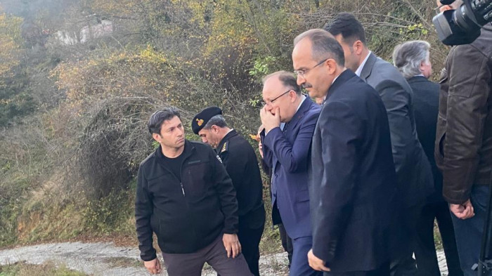 Öğrenci servisi 100 metreden uçuruma yuvarlandı: 1 ölü, 18 yaralı