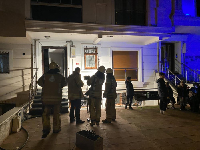 Eşine sinirlendi, evi ateşe verdi