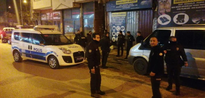 Tartıştığı kişiyi başında şişe kırarak yaraladı