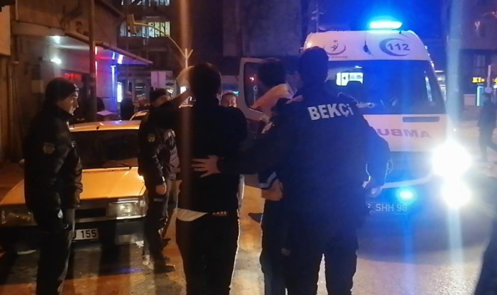 Tartıştığı kişiyi başında şişe kırarak yaraladı