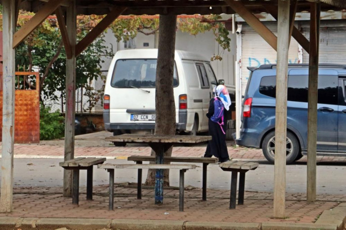 Genç adam bankta otururken hayatının şokunu yaşadı