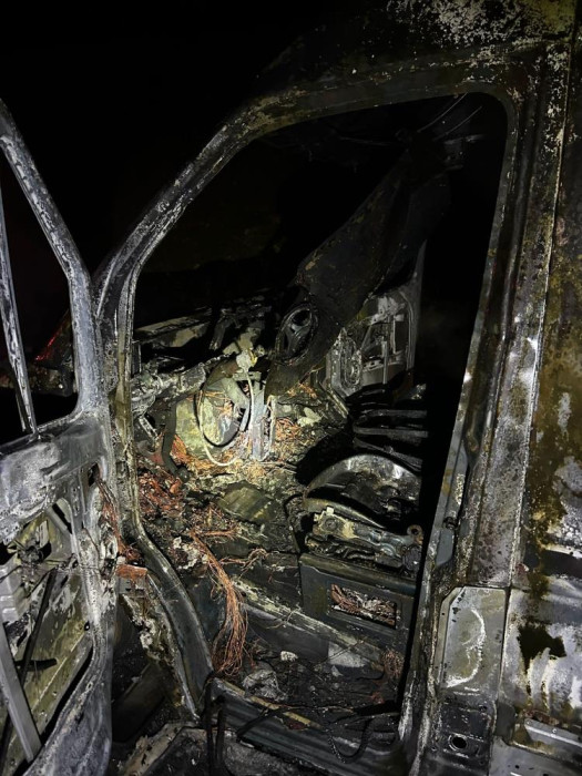 Seyir halindeki minibüs alev alev yandı