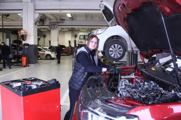  Çıraklıktan mühendisliğe: Burcu usta