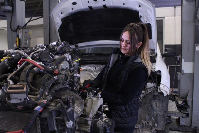  Çıraklıktan mühendisliğe: Burcu usta