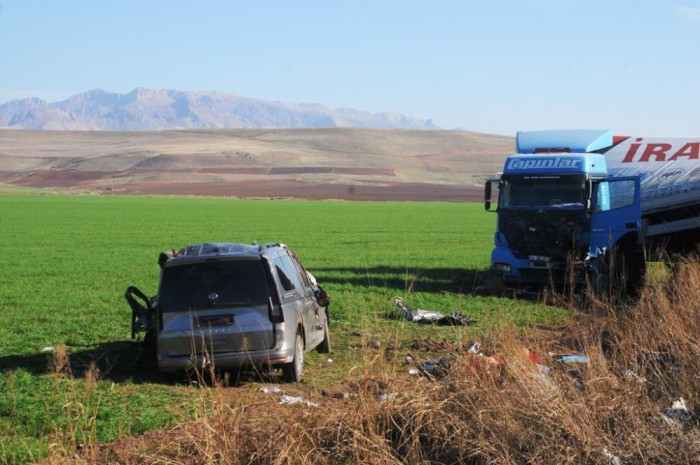 Cizre'de feci kaza: Hurdaya dönen araçta 4 ölü, 2 yaralı