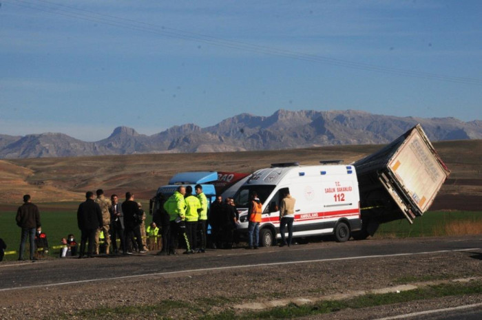 Cizre'de feci kaza: Hurdaya dönen araçta 4 ölü, 2 yaralı