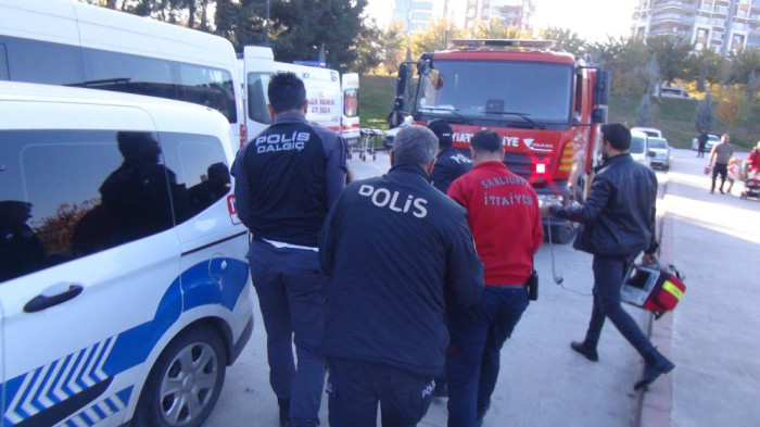 Dalgıç polis, çocuğu kurtarmak için dakikalarca kalp masajı yaptı